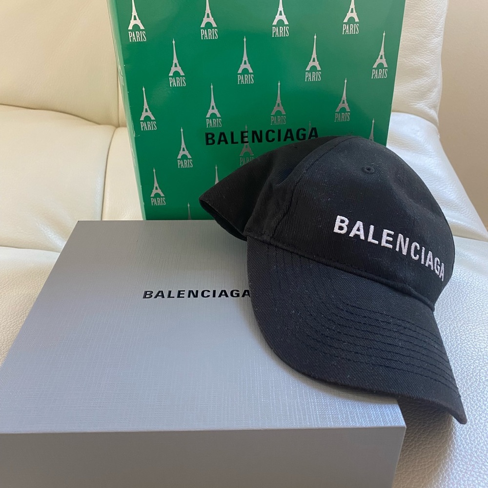 Balenciaga classic baseball cap in black and white